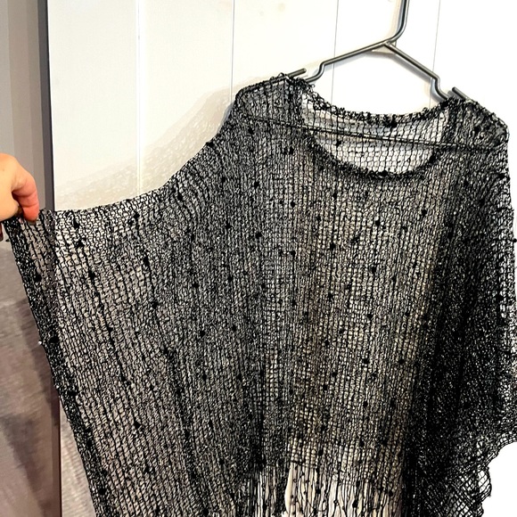 Beautiful shawls in good condition like new. Black /Turquoise / Coral. - Picture 2 of 9